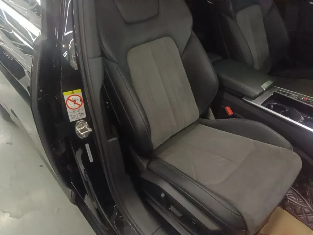 2021 Audi A6L 2.0T 190HP L4 7DCT,autocango,china used car exporter,china ev exporter,chinese used car exporter,chinese used ev exporter