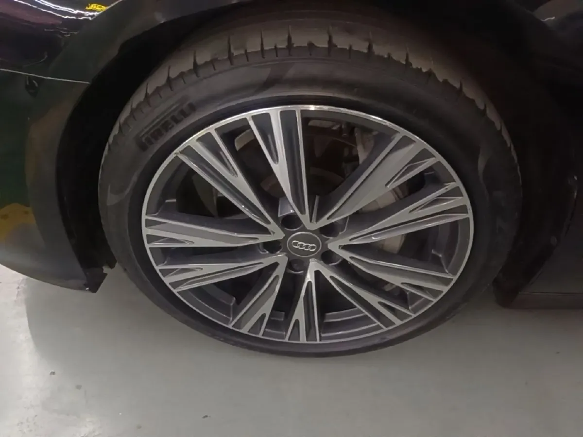 2021 Audi A6L 2.0T 190HP L4 7DCT,autocango,china used car exporter,china ev exporter,chinese used car exporter,chinese used ev exporter