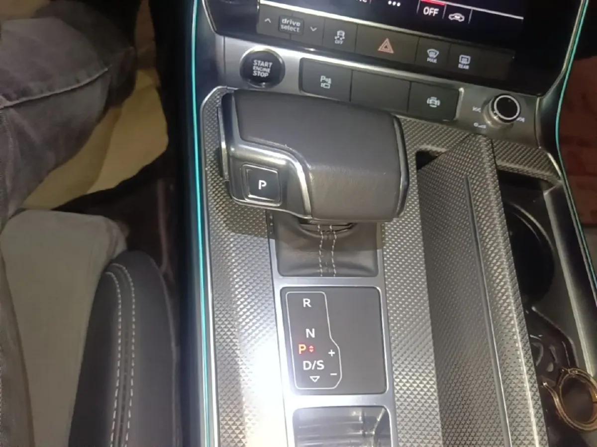 2021 Audi A6L 2.0T 190HP L4 7DCT,autocango,china used car exporter,china ev exporter,chinese used car exporter,chinese used ev exporter