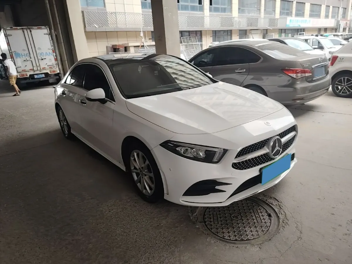 2022 Mercedes-Benz A Class 1.3T 163HP L4 7DCT,autocango,china used car exporter,china ev exporter,chinese used car exporter,chinese used ev exporter