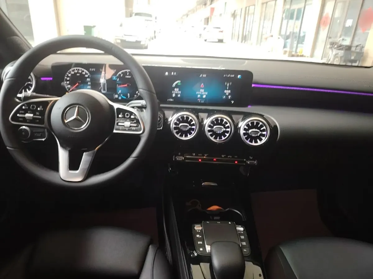 2022 Mercedes-Benz A Class 1.3T 163HP L4 7DCT,autocango,china used car exporter,china ev exporter,chinese used car exporter,chinese used ev exporter