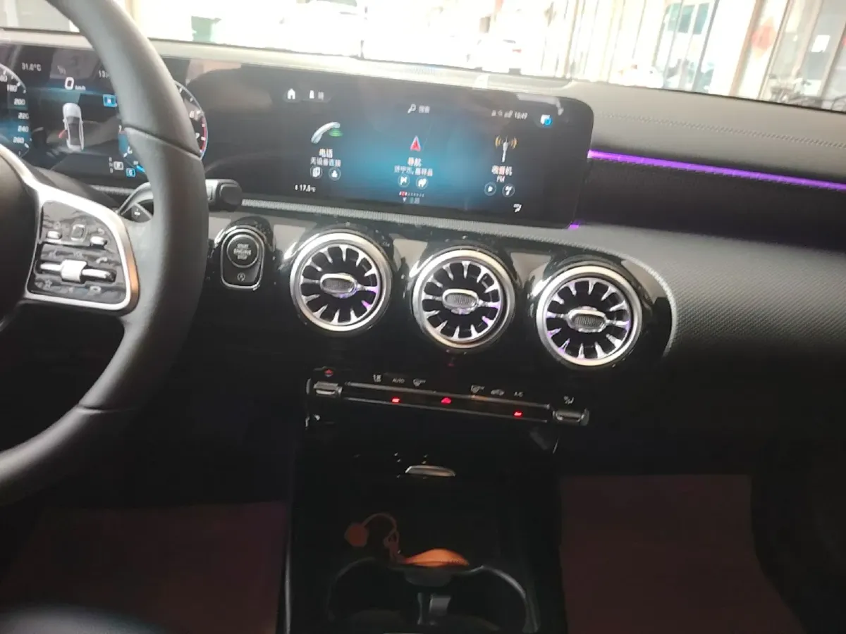 2022 Mercedes-Benz A Class 1.3T 163HP L4 7DCT,autocango,china used car exporter,china ev exporter,chinese used car exporter,chinese used ev exporter