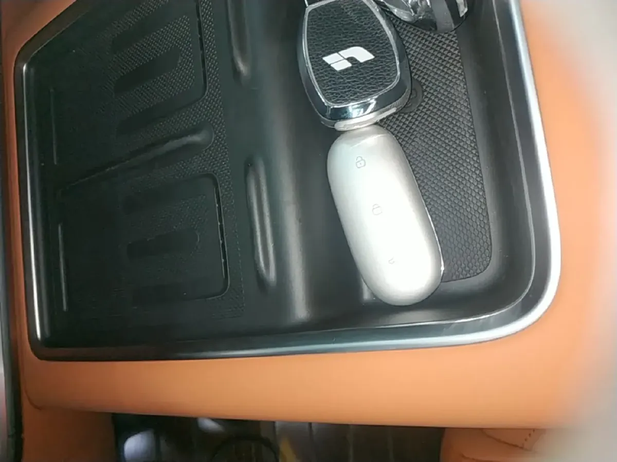 2024 Li L8 Range Extended 154HP REEV 42.8KWH,autocango,china used car exporter,china ev exporter,chinese used car exporter,chinese used ev exporter