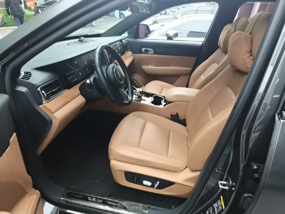 2021 Li ONE Range Extended 131HP REEV 40.5KWH,autocango,china used car exporter,china ev exporter,chinese used car exporter,chinese used ev exporter