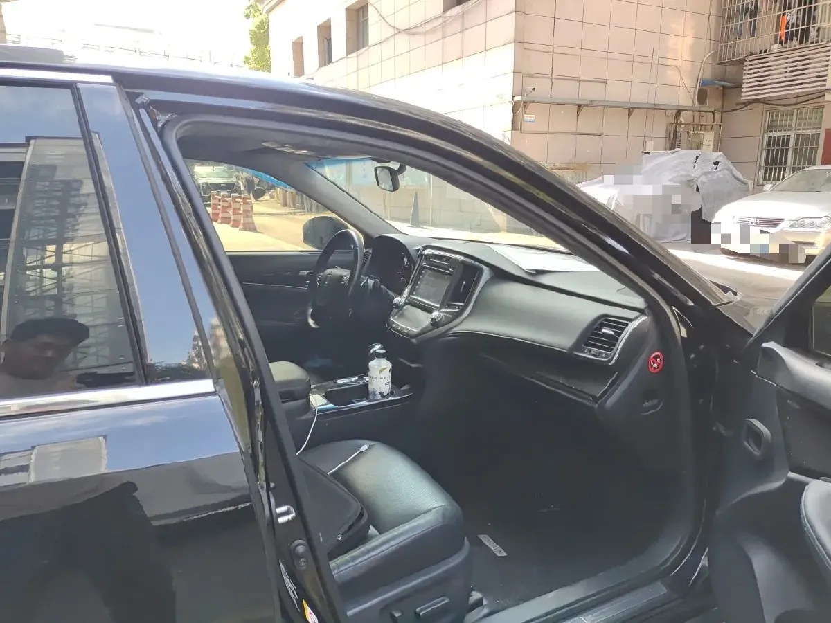 2018 Toyota Crown 2.0T 235HP L4 8AT,autocango,china used car exporter,china ev exporter,chinese used car exporter,chinese used ev exporter