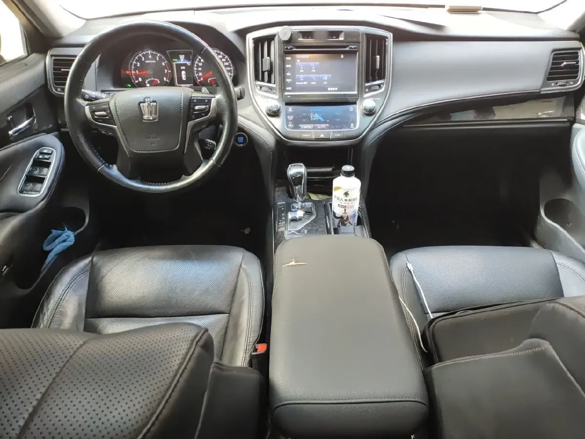 2018 Toyota Crown 2.0T 235HP L4 8AT,autocango,china used car exporter,china ev exporter,chinese used car exporter,chinese used ev exporter