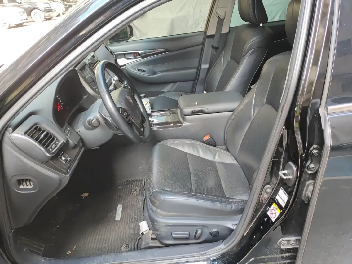2018 Toyota Crown 2.0T 235HP L4 8AT,autocango,china used car exporter,china ev exporter,chinese used car exporter,chinese used ev exporter