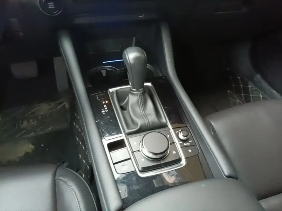 2021 Mazda 3 Axela 2.0L 158HP L4 6AT,autocango,china used car exporter,china ev exporter,chinese used car exporter,chinese used ev exporter