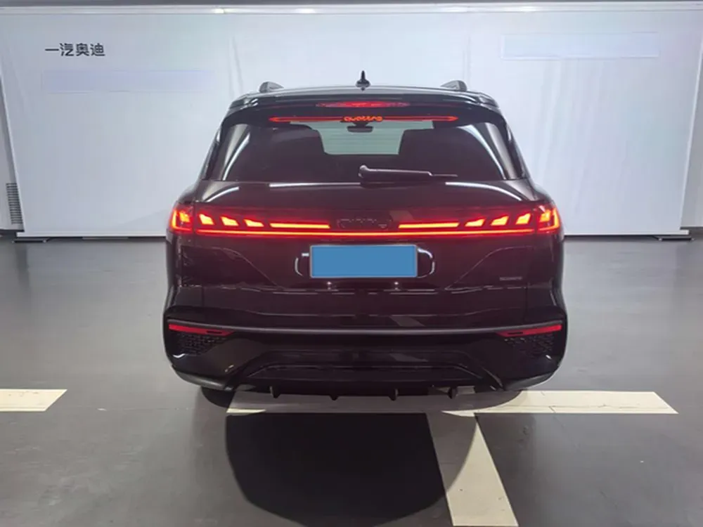 2024 Audi Q6 2.5T 299HP V6 7DCT,autocango,china used car exporter,china ev exporter,chinese used car exporter,chinese used ev exporter