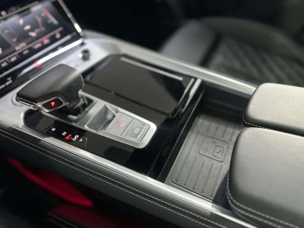 2024 Audi Q6 2.5T 299HP V6 7DCT,autocango,china used car exporter,china ev exporter,chinese used car exporter,chinese used ev exporter