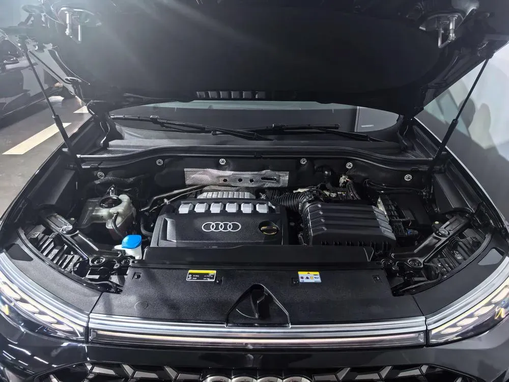 2024 Audi Q6 2.5T 299HP V6 7DCT,autocango,china used car exporter,china ev exporter,chinese used car exporter,chinese used ev exporter