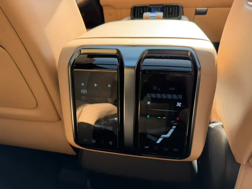 2025 FangChengBao Bao 8 2.0T 245HP L4 E-CVT PHEV 36.8KWH,autocango,china used car exporter,china ev exporter,chinese used car exporter,chinese used ev exporter