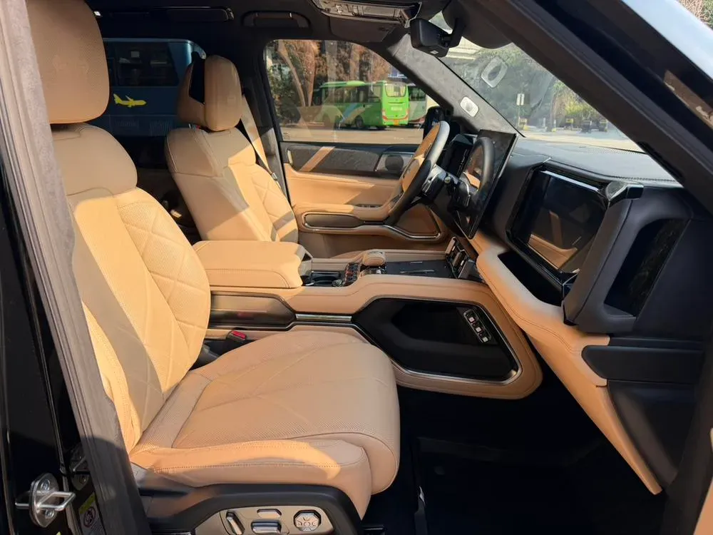 2025 FangChengBao Bao 8 2.0T 245HP L4 E-CVT PHEV 36.8KWH,autocango,china used car exporter,china ev exporter,chinese used car exporter,chinese used ev exporter