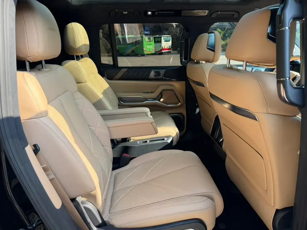 2025 FangChengBao Bao 8 2.0T 245HP L4 E-CVT PHEV 36.8KWH,autocango,china used car exporter,china ev exporter,chinese used car exporter,chinese used ev exporter