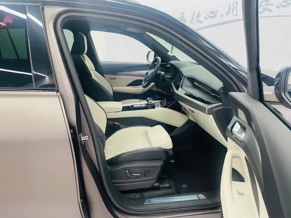 2023 Audi Q6 2.5T 299HP V6 7DCT,autocango,china used car exporter,china ev exporter,chinese used car exporter,chinese used ev exporter