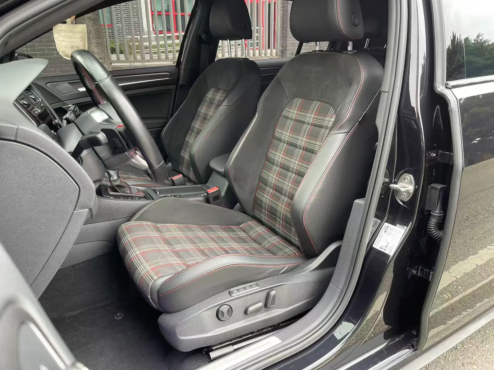 2018 VOLKSWAGEN GOLFGTI thumbnail 4