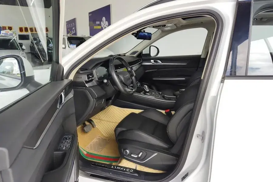 2021 LYNK&CO 01 thumbnail 4