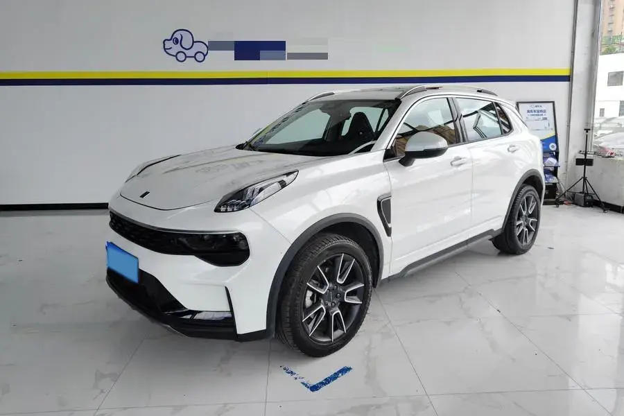 2021 LYNK&CO 01 view 1