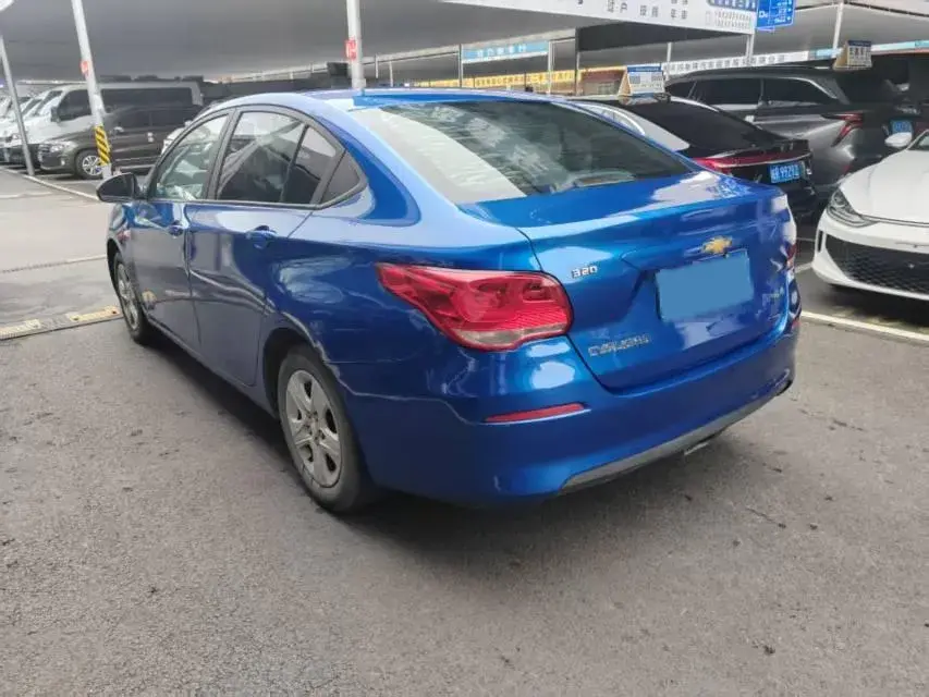 2019 CHEVROLET CAVALIER thumbnail 4