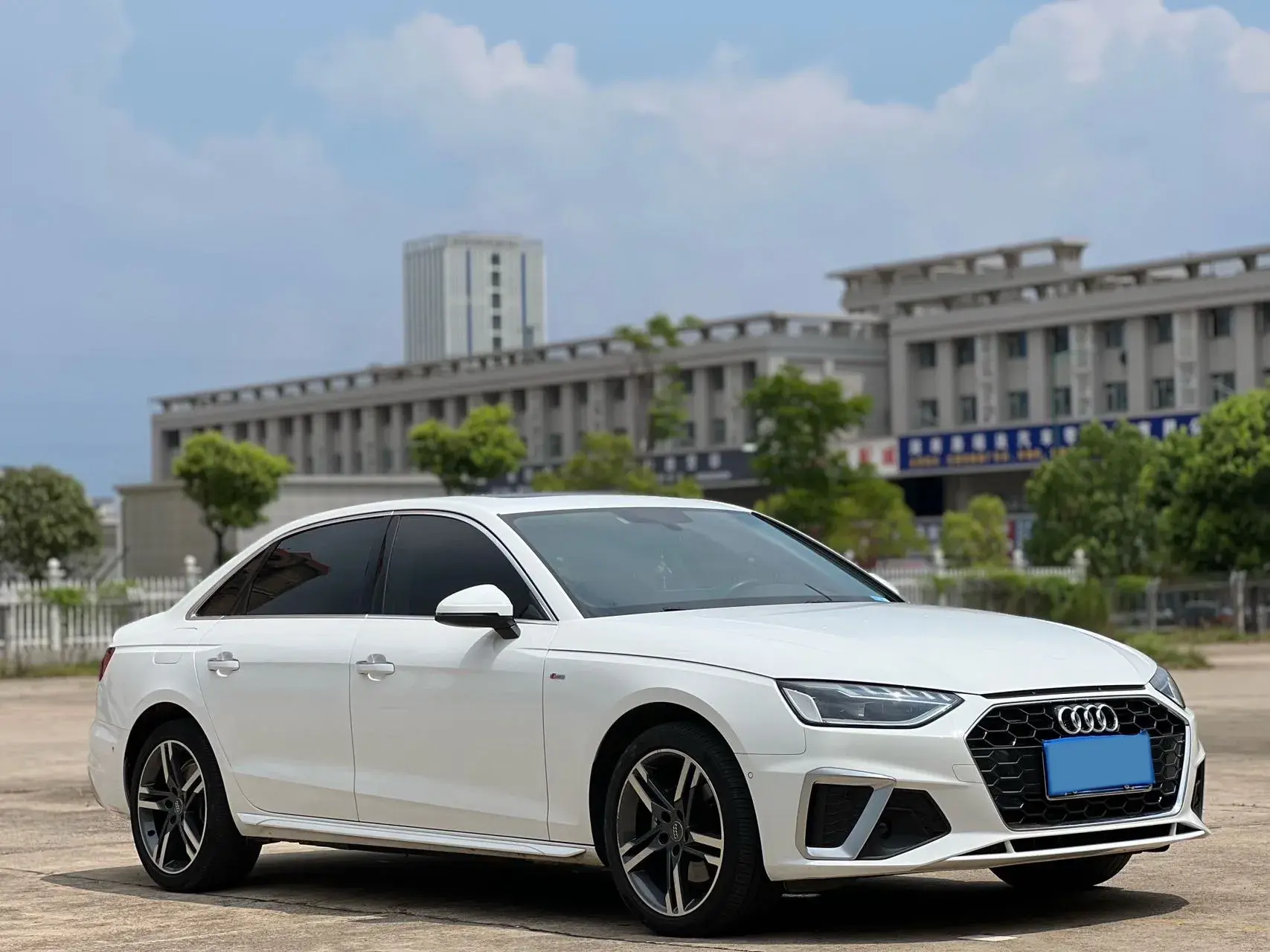 2020 AUDI A4L thumbnail 3