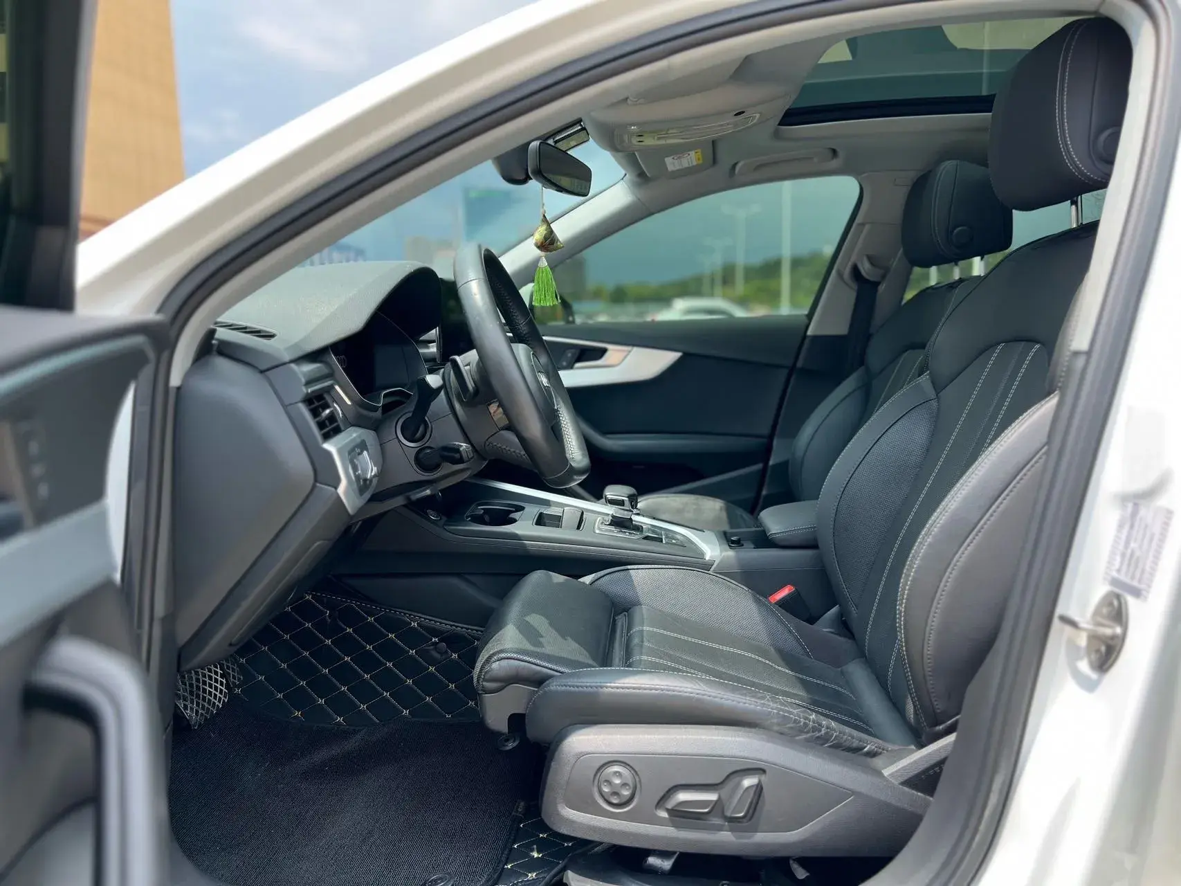 2020 AUDI A4L thumbnail 4