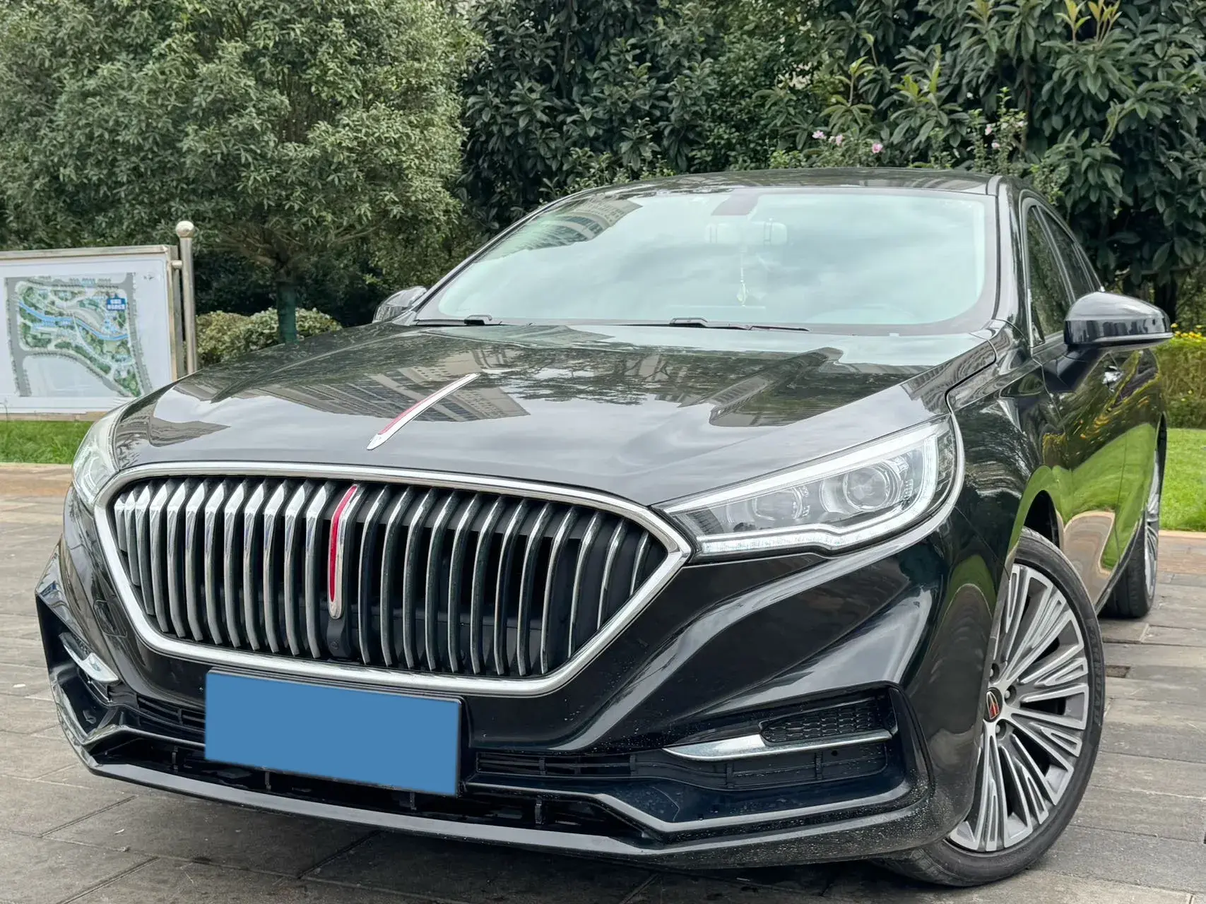 2022 HONGQI H5 view 1