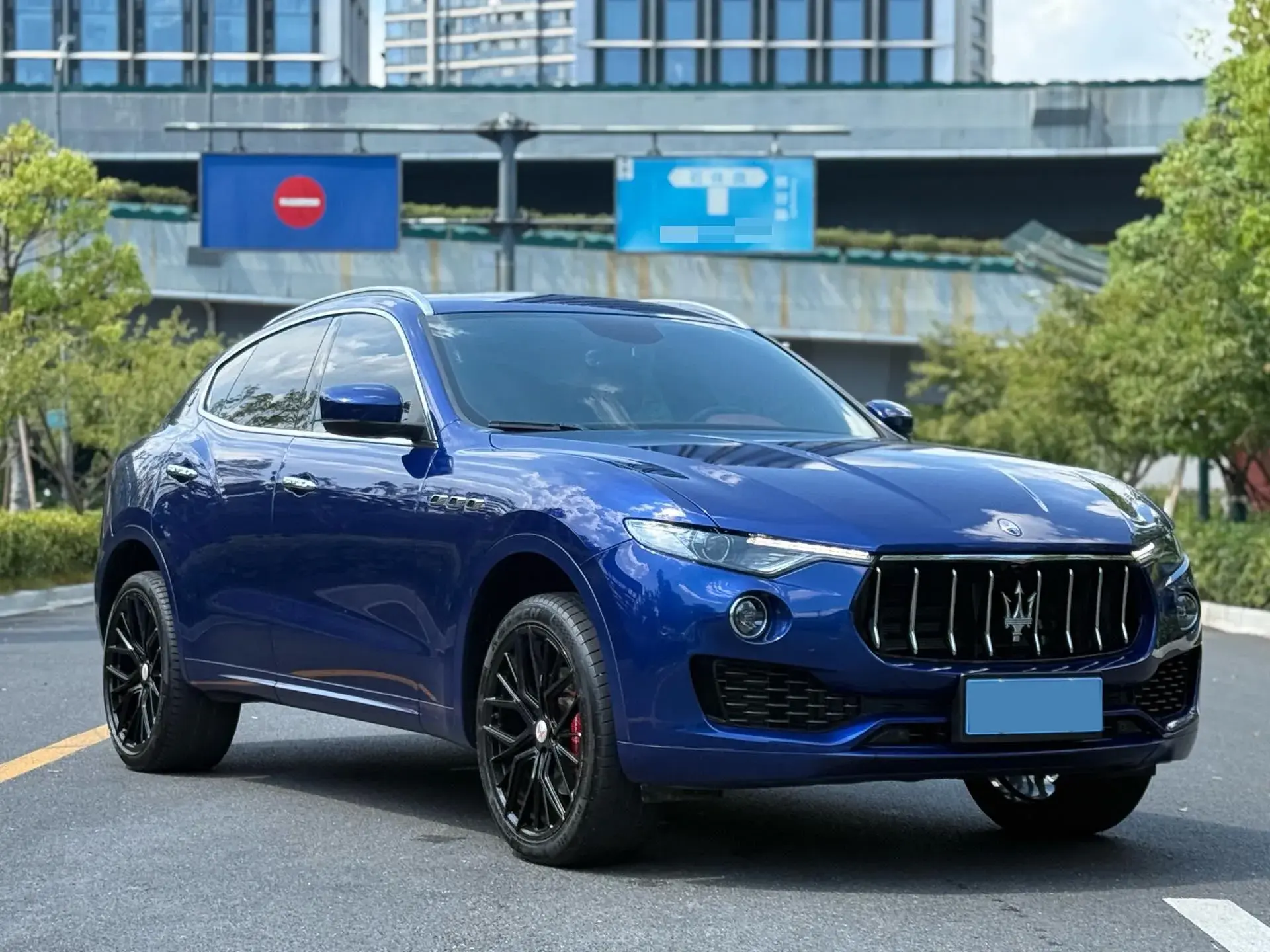 2021 MASERATI LEVANTE thumbnail 3