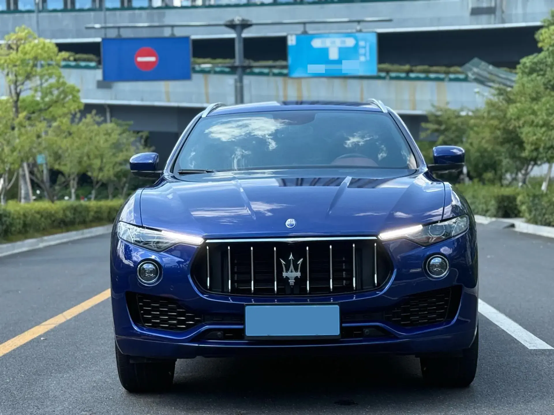 2021 MASERATI LEVANTE thumbnail 2