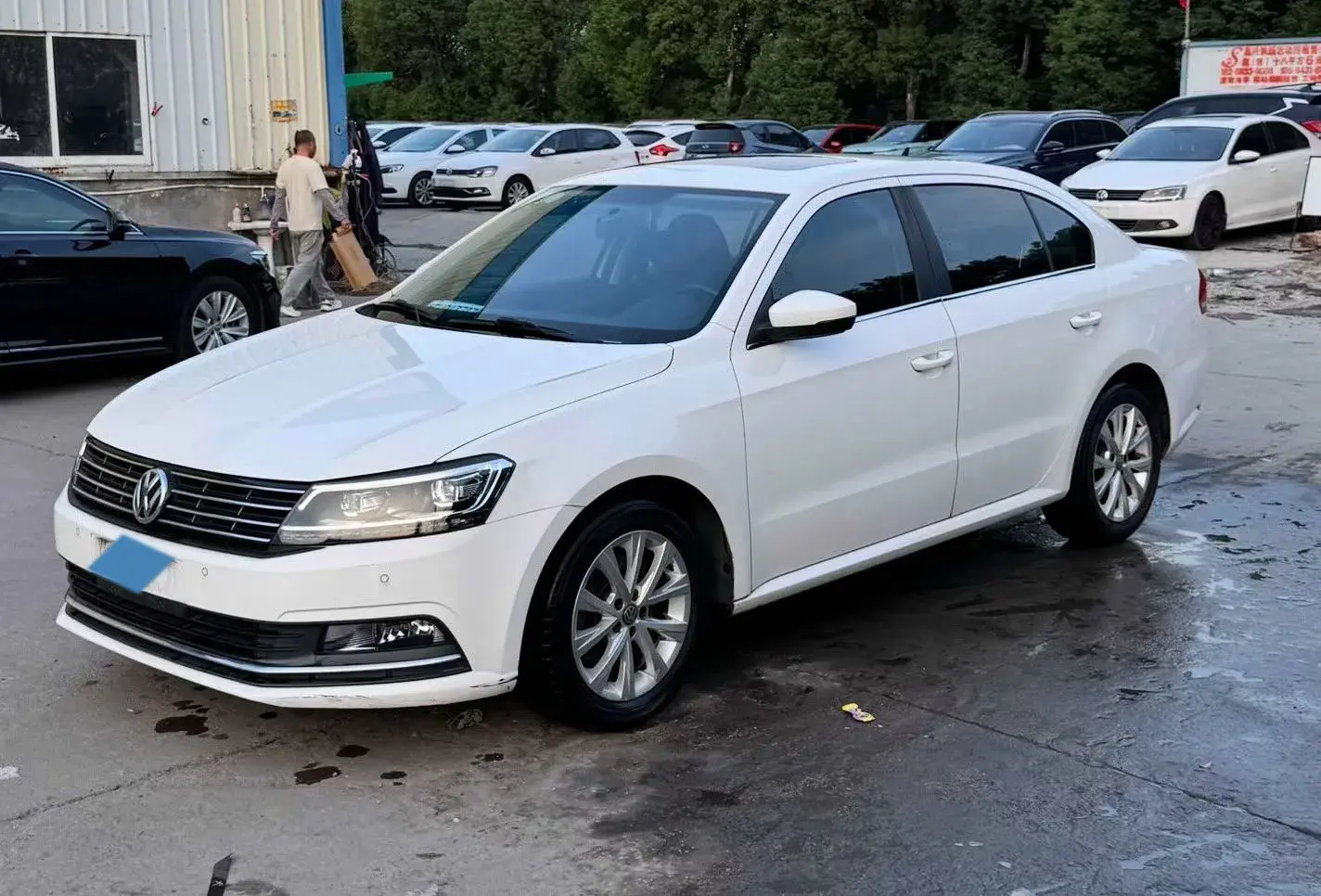 2017 VOLKSWAGEN LAVIDA view 1