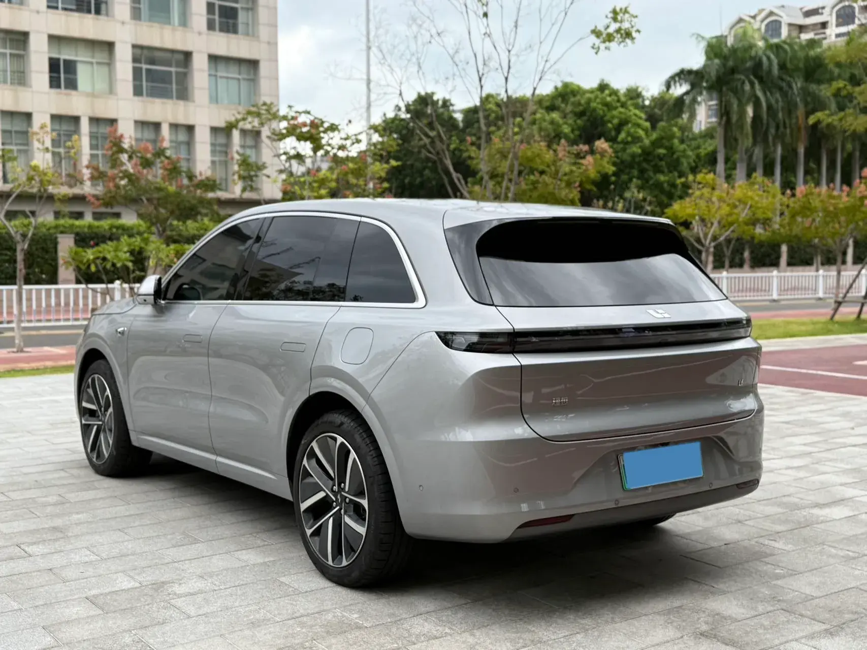 2024 LI L6 thumbnail 4