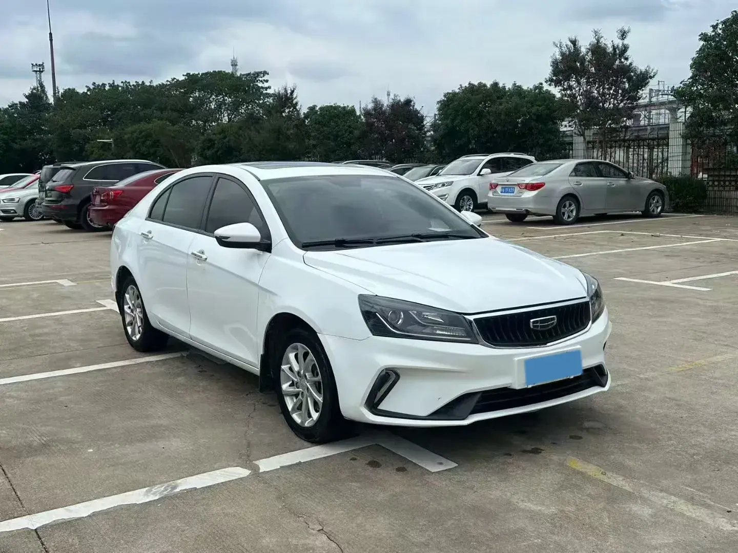 2021 GEELY EMGRAND thumbnail 3