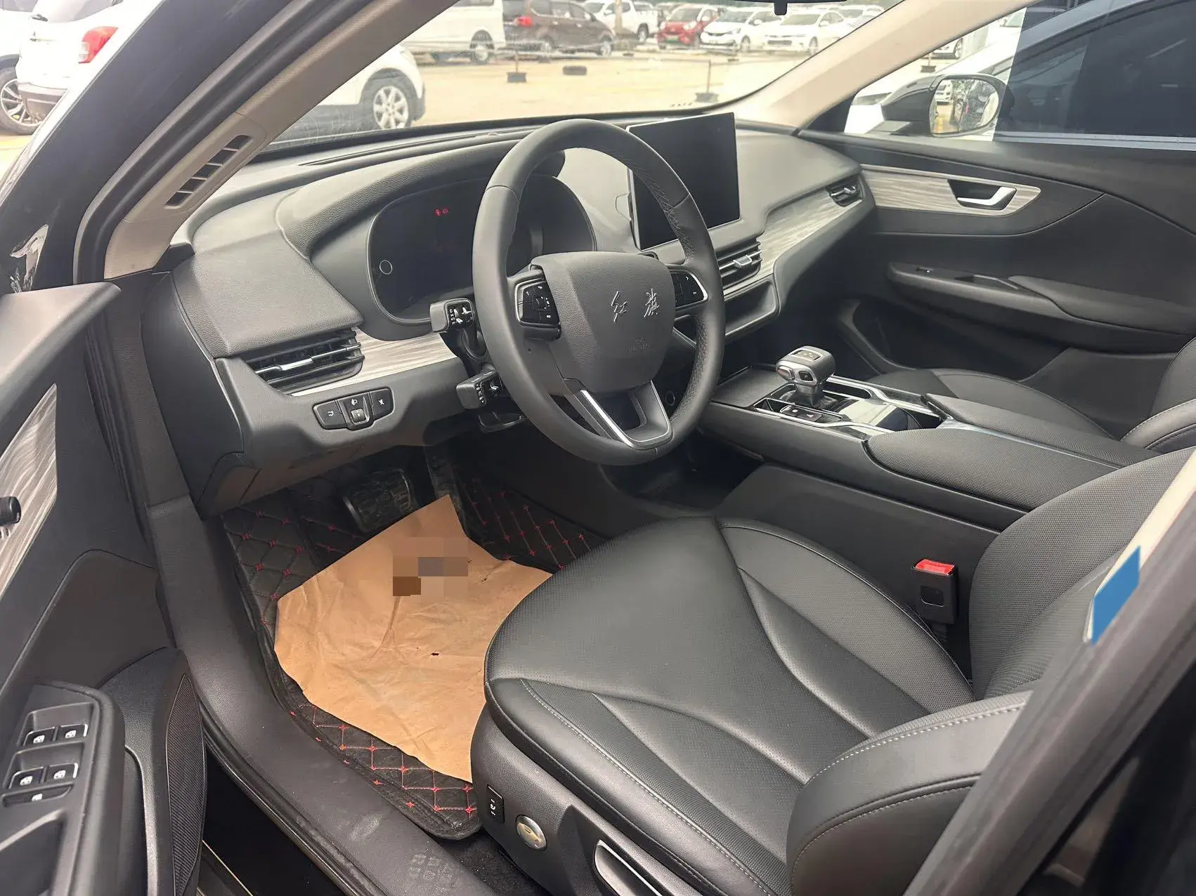 2024 HONGQI E-QM5 thumbnail 3