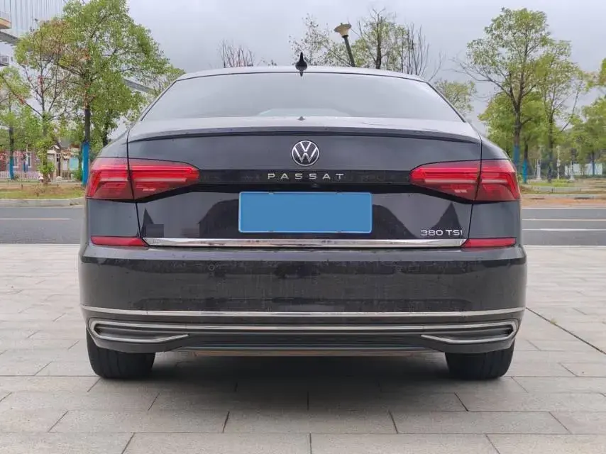 2021 VOLKSWAGEN PASSAT thumbnail 4