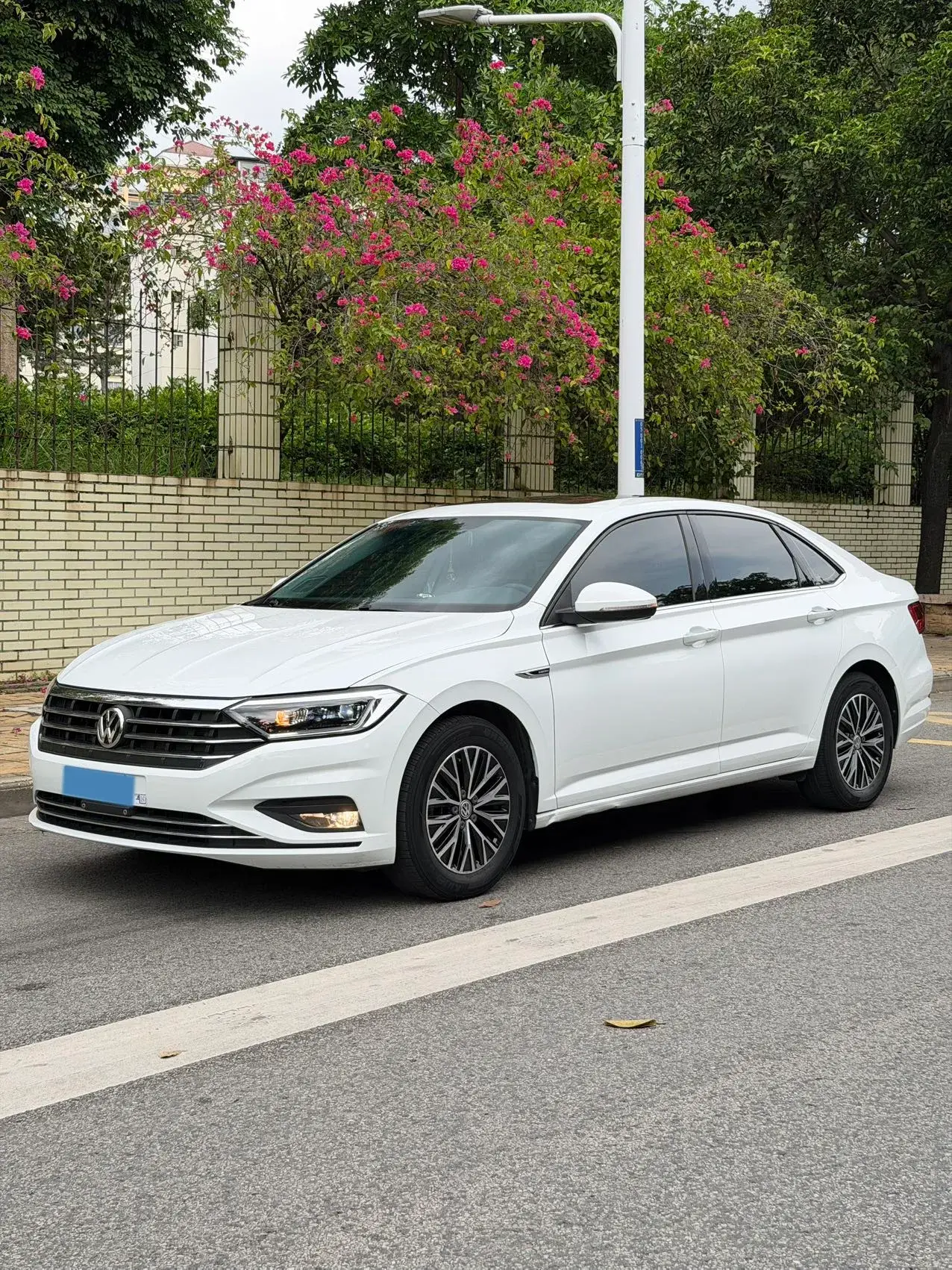 2021 VOLKSWAGEN SAGITAR view 1