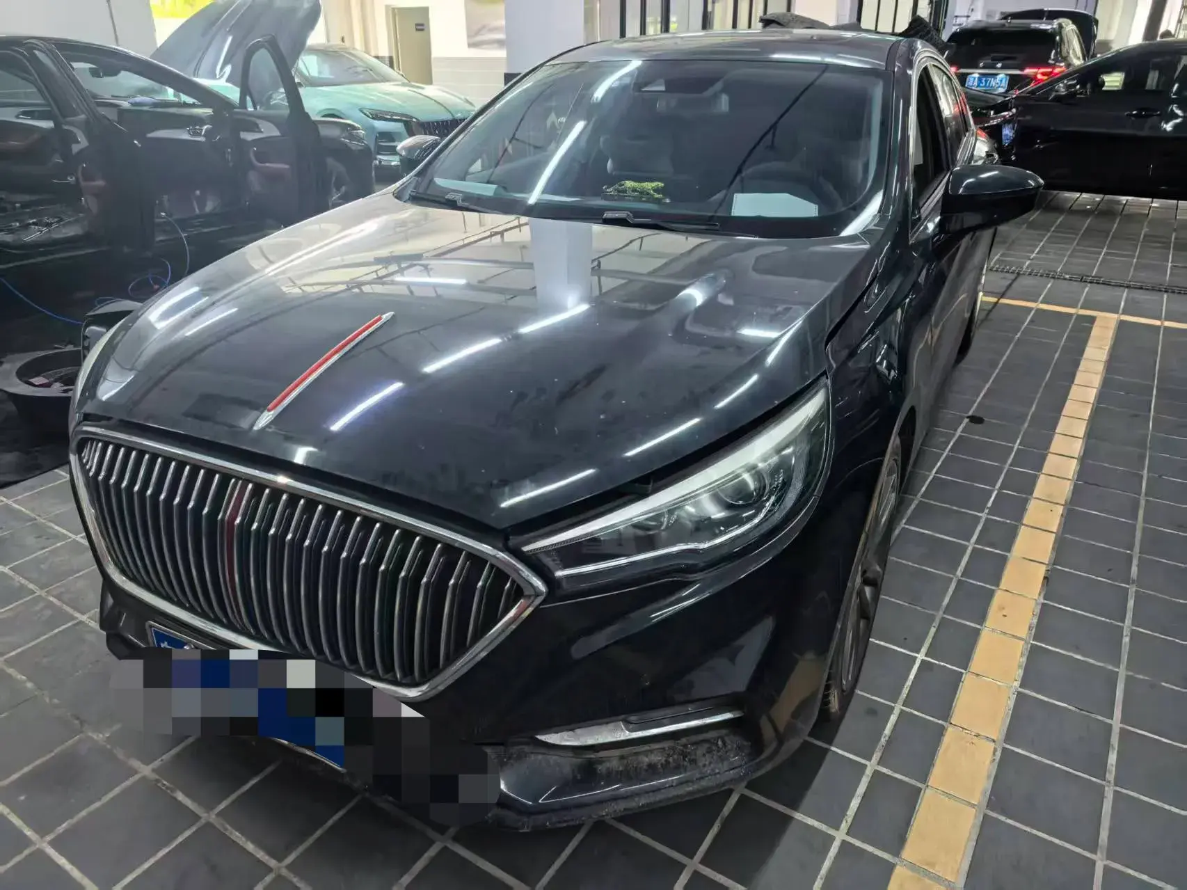 2018 HONGQI H5 view 1