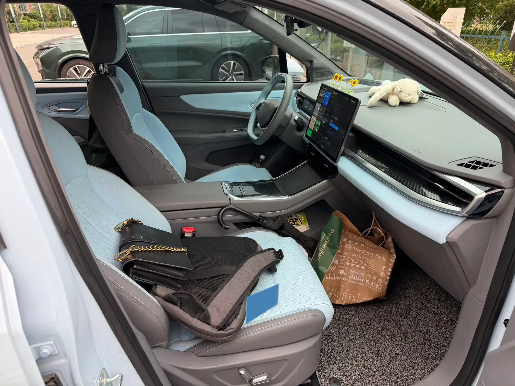 2023 LIVAN 7 thumbnail 4