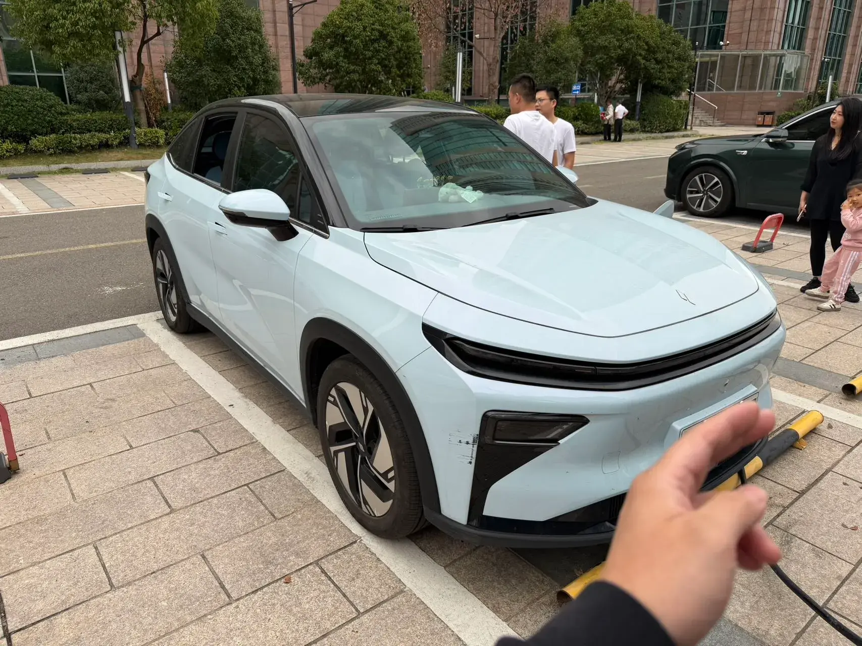 2023 LIVAN 7 thumbnail 2