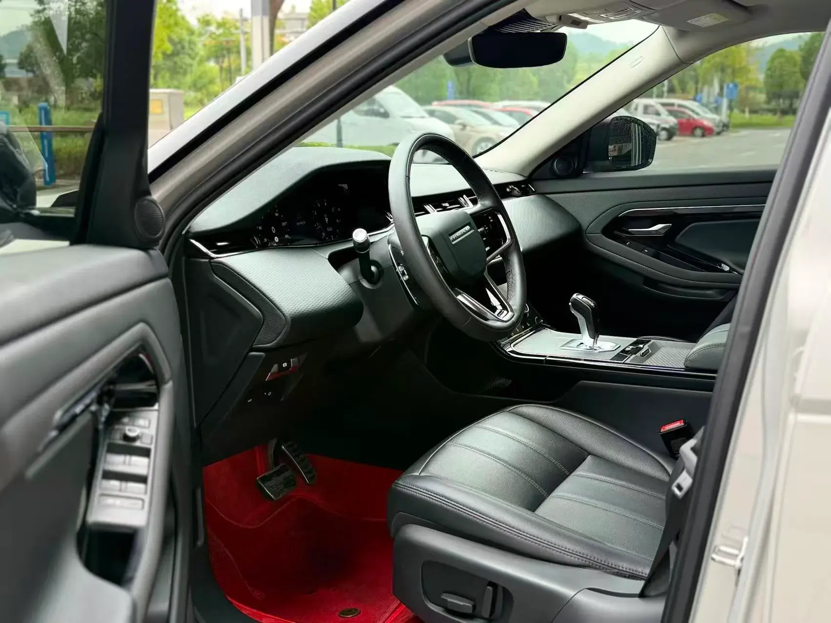 2022 LAND ROVER thumbnail 4