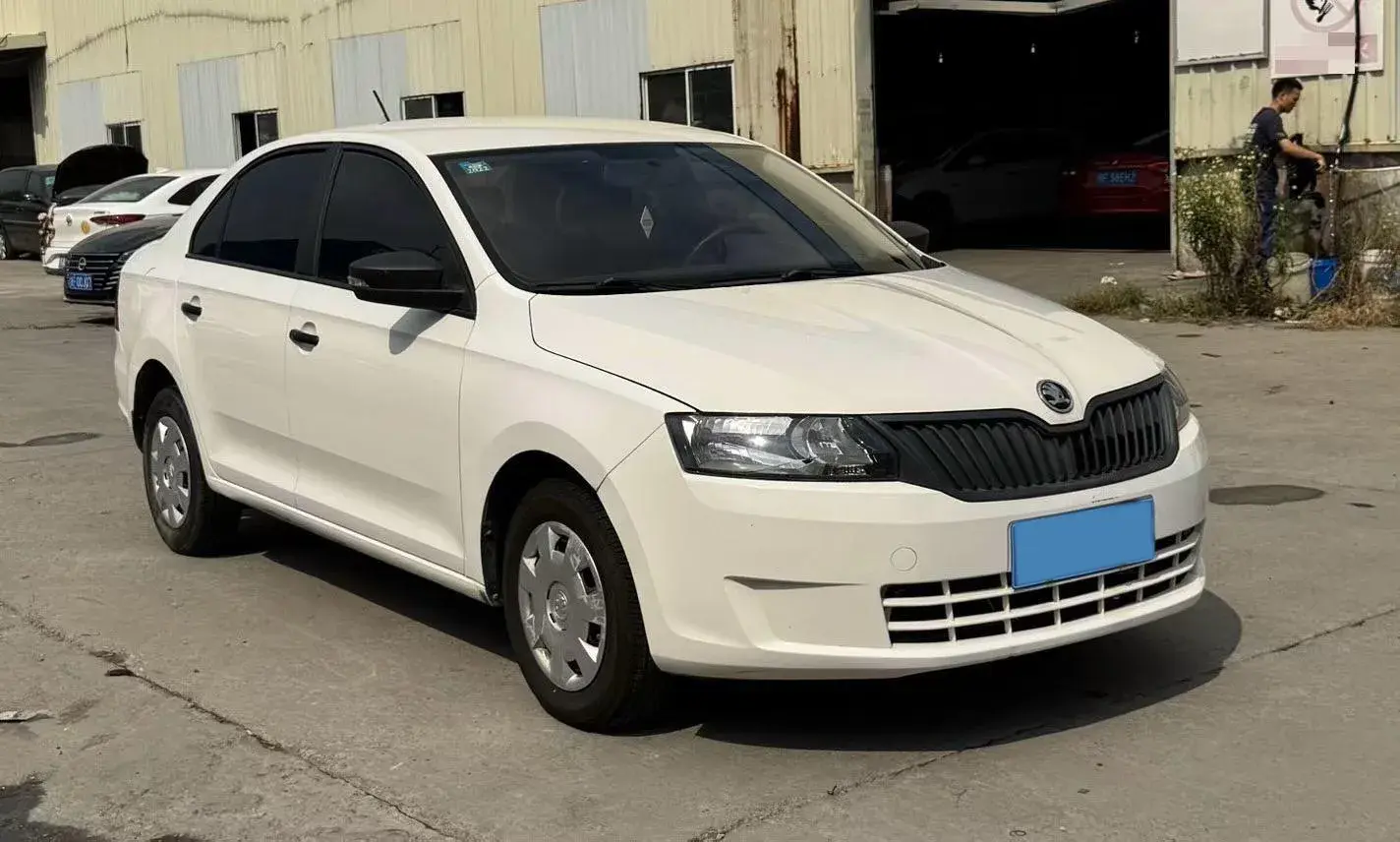 2019 SKODA RAPID thumbnail 3