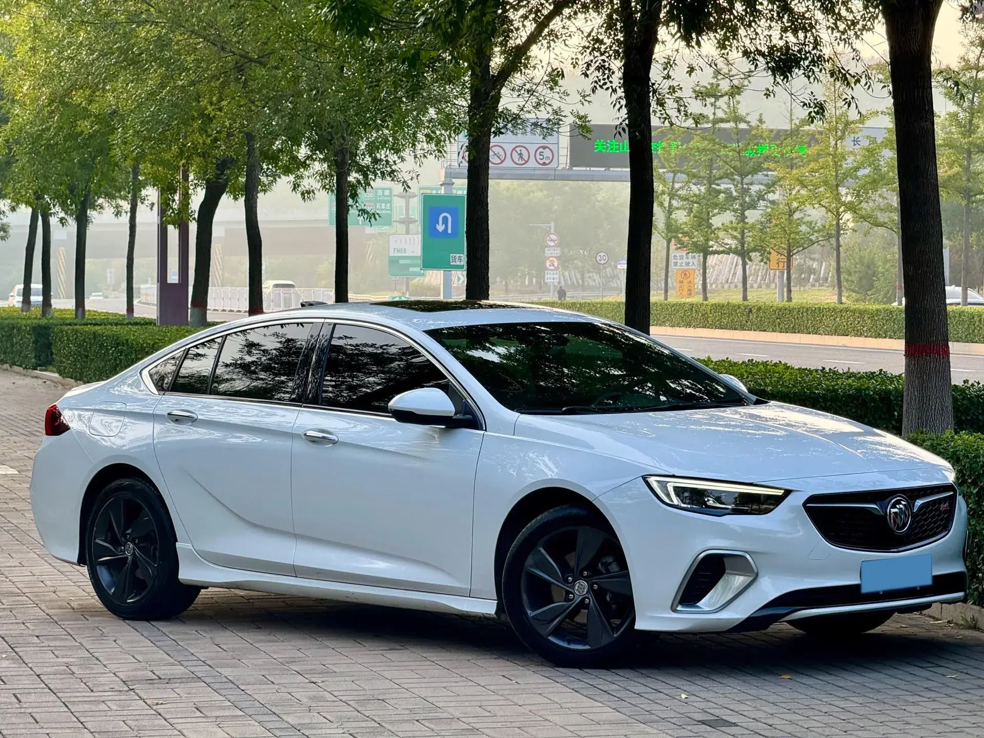 2019 BUICK REGAL thumbnail 3