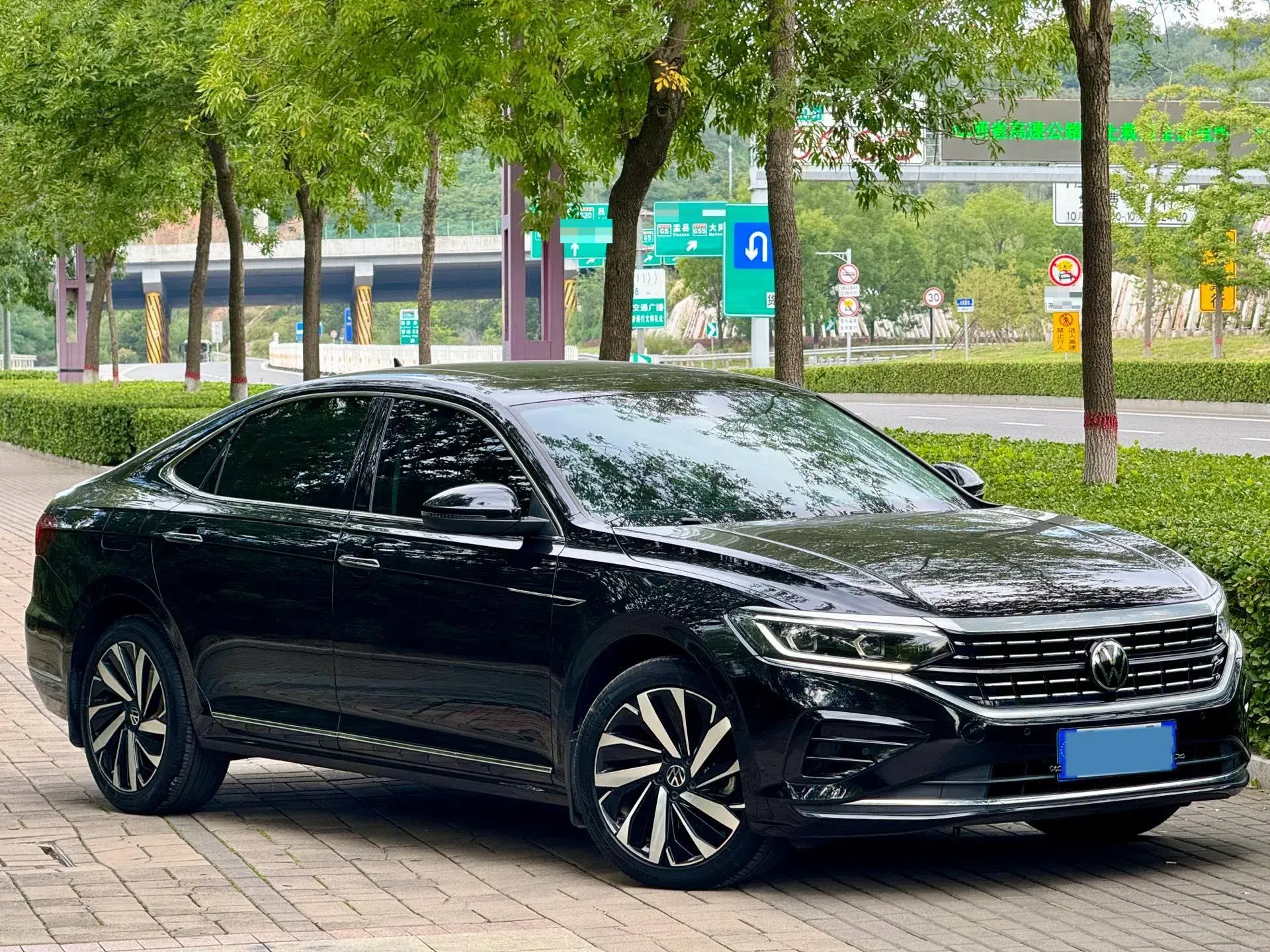 2022 VOLKSWAGEN PASSAT thumbnail 3