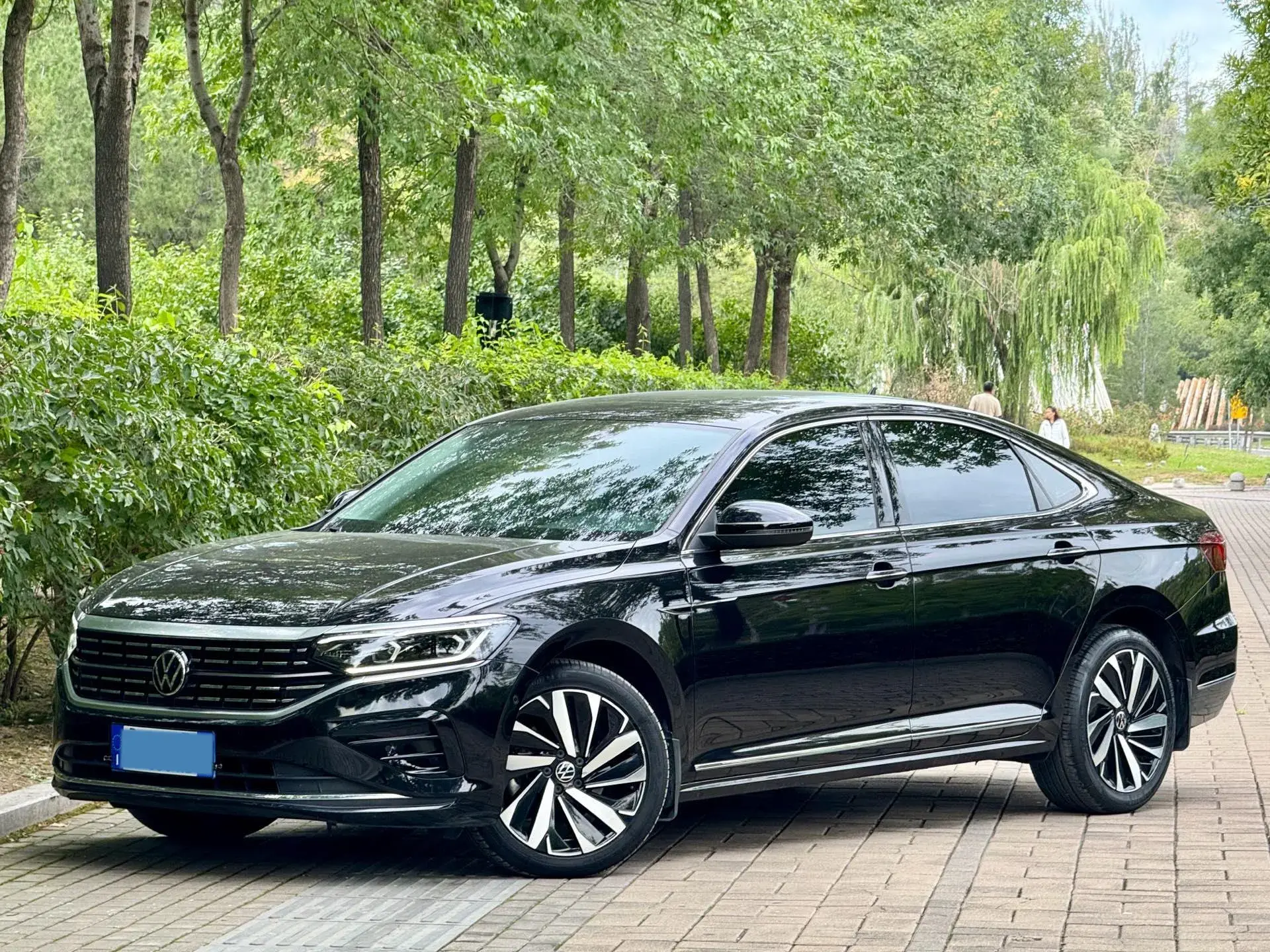 2022 VOLKSWAGEN PASSAT view 1