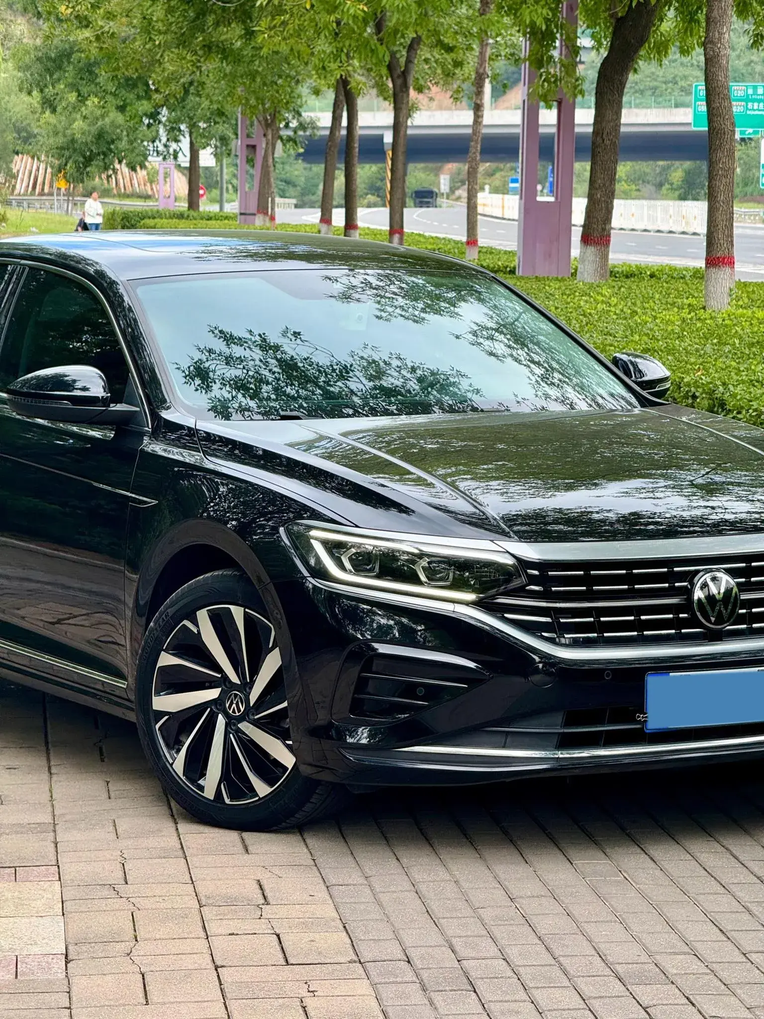 2022 VOLKSWAGEN PASSAT thumbnail 4