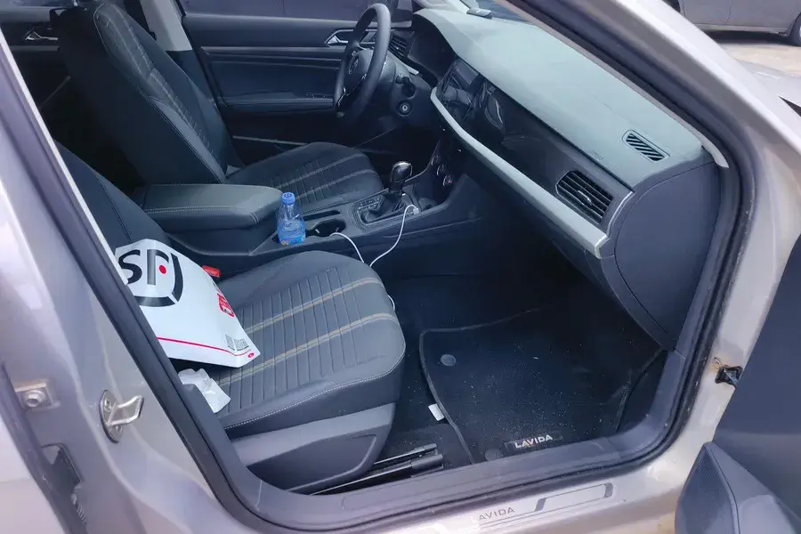 2021 VOLKSWAGEN LAVIDA thumbnail 4