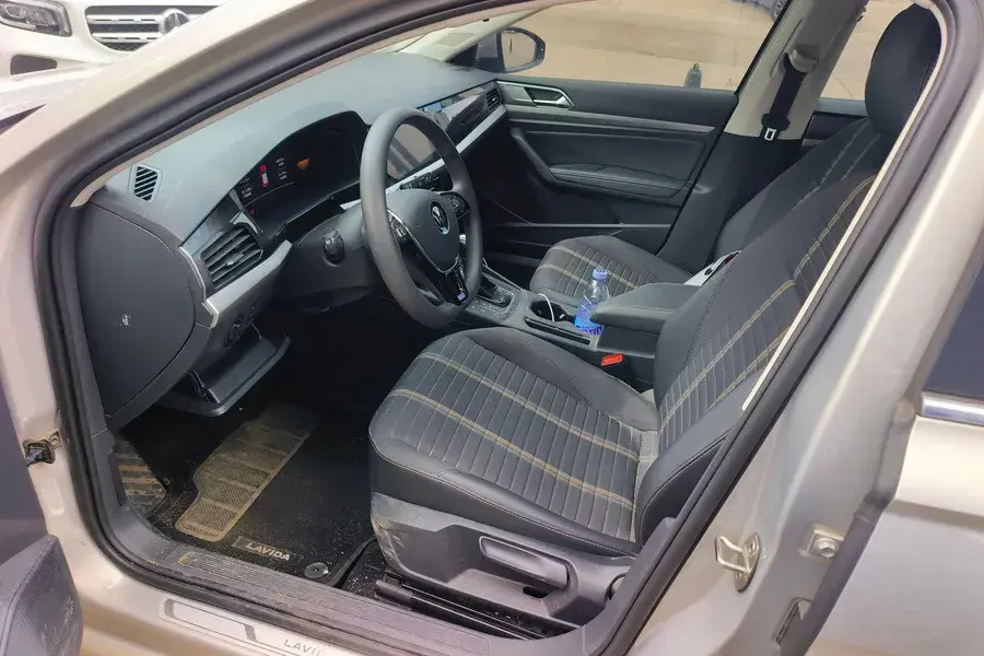 2021 VOLKSWAGEN LAVIDA thumbnail 2