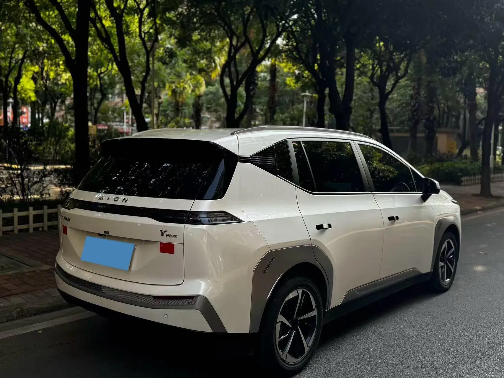 2023 AION Y thumbnail 2