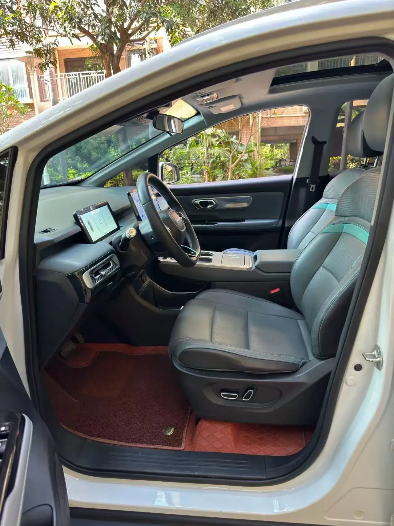 2023 AION Y thumbnail 3