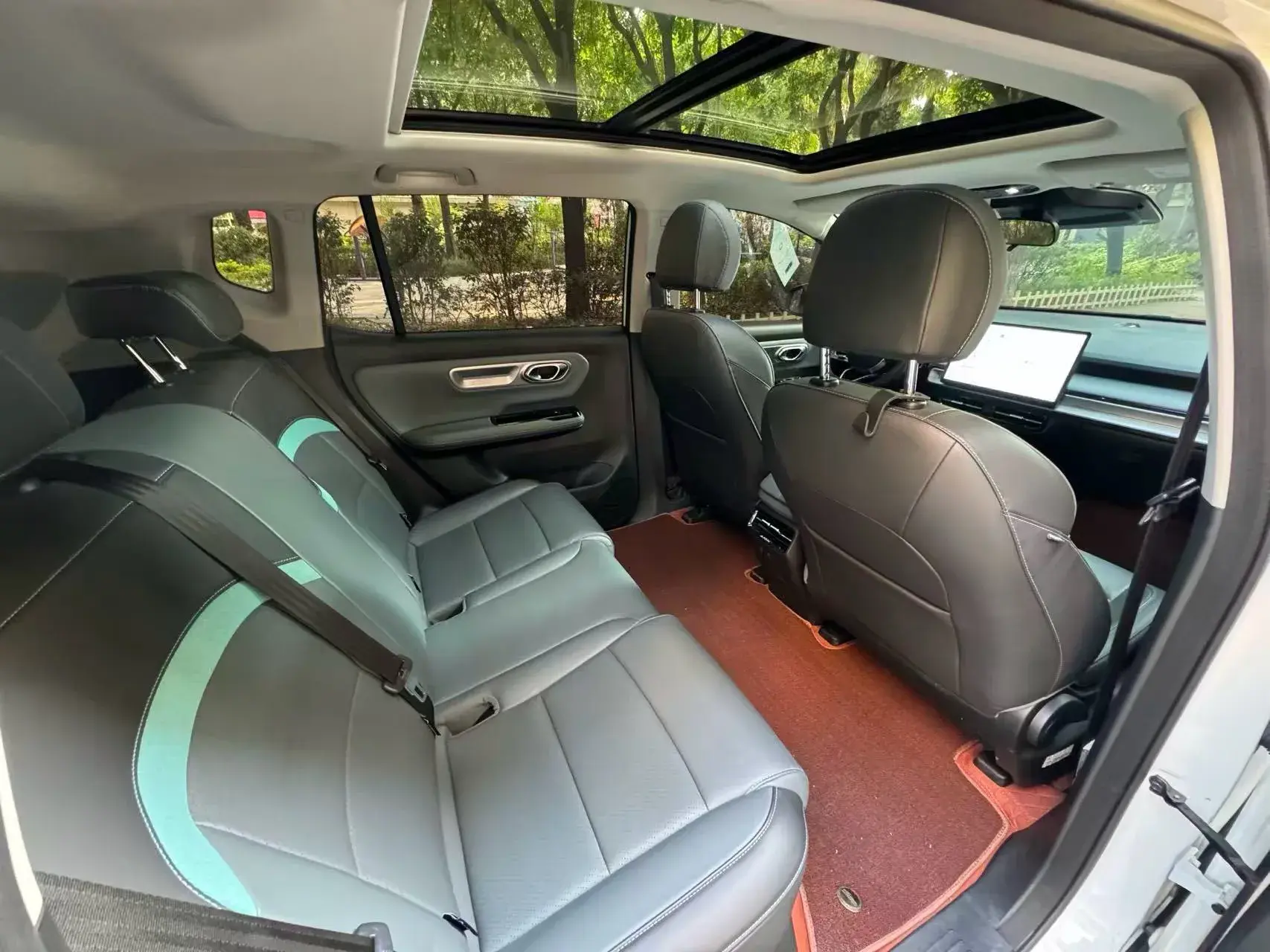 2023 AION Y thumbnail 4