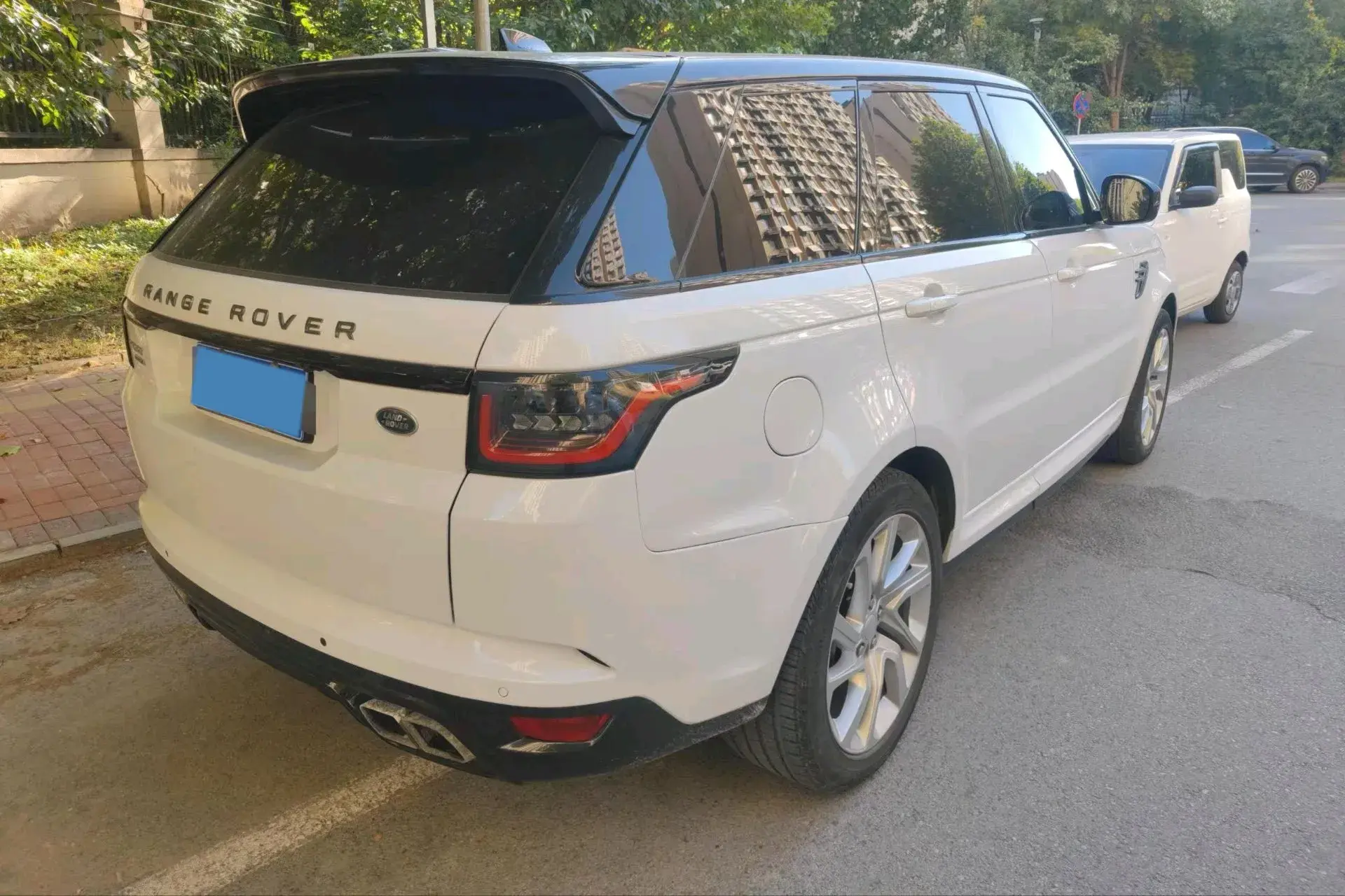 2018 LAND ROVER thumbnail 3