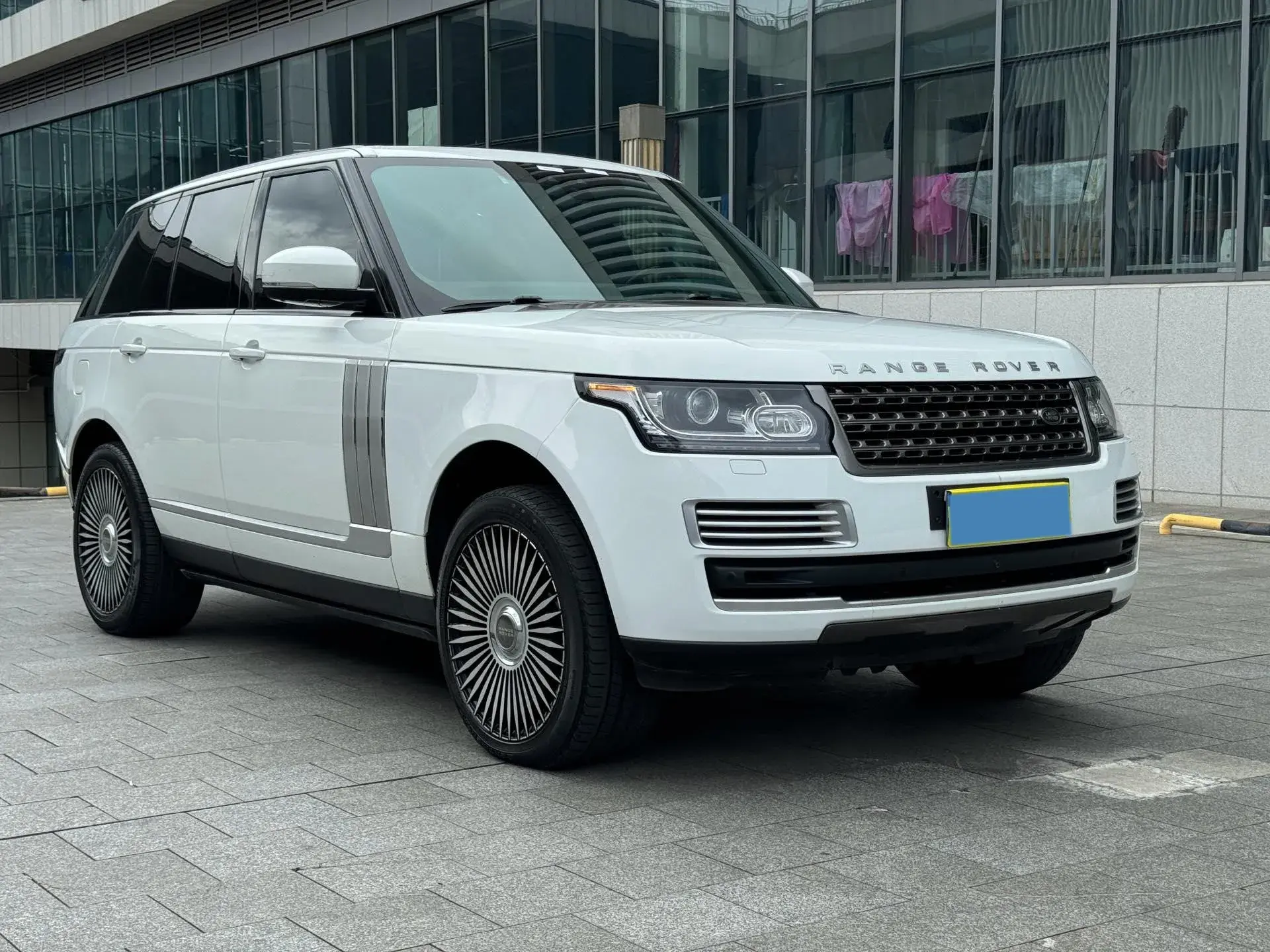 2017 LAND ROVER thumbnail 3